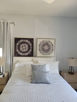 Tabla de planchar con plancha, wifi y ropa de cama 