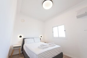 Bügeleisen/Bügelbrett, kostenloses WLAN, Bettwäsche