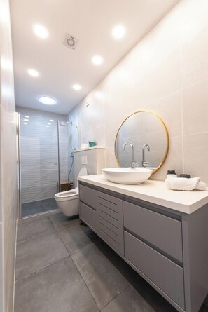Hair dryer, towels - PORT CITY - Beach Front Penthouse Bat Galim+MAMAD (Haifa)