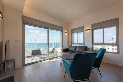 PORT CITY - Beach Front Penthouse Bat Galim+MAMAD