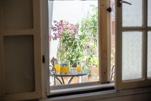 Interior - PORT CITY HAIFA -  Downtown Urban Oasis w Yard (Haifa)
