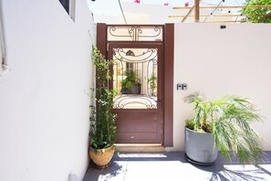 Exterior detail - PORT CITY HAIFA -  Downtown Urban Oasis w Yard (Haifa)