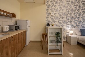 Fridge, microwave, stovetop, coffee/tea maker - PORT CITY HAIFA - Downtown Studio - BEST Location (Haifa)