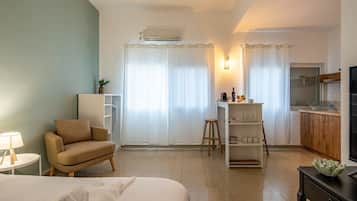 Iron/ironing board, WiFi (free), bed sheets