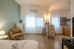 Iron/ironing board, free WiFi, bed sheets - PORT CITY HAIFA - Studio 215 (Haifa)