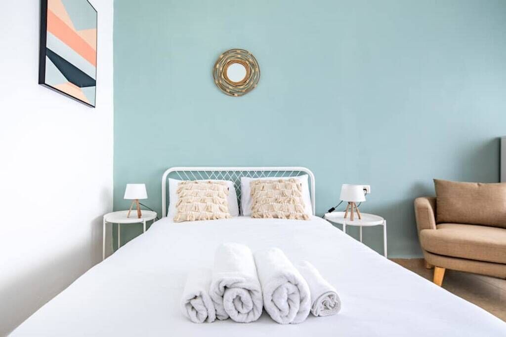 Iron/ironing board, WiFi, bed sheets