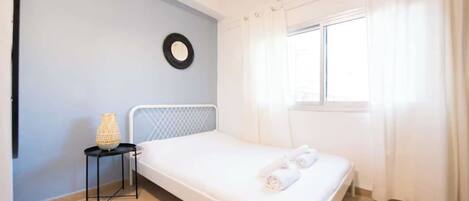 1 chambre, fer et planche à repasser, Wi-Fi gratuit, draps fournis