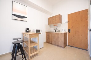 Fridge, microwave, stovetop, coffee/tea maker - PORT CITY HAIFA -  Studio 217 (Haifa)