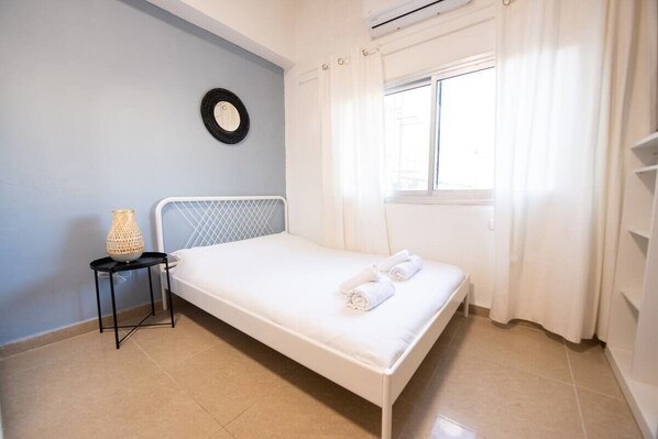 Iron/ironing board, free WiFi, bed sheets