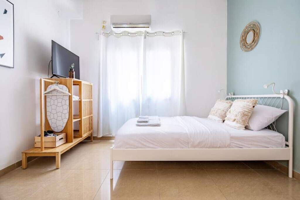 Silitysrauta/-lauta, Wi-Fi, vuodevaatteet