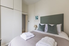 1 bedroom, desk, iron/ironing board, Internet - Chic Notting Hill Retreat Near Tube (London)