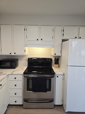 Microonde, forno, piano cottura, lavastoviglie