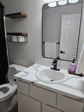 Towels, soap, shampoo, toilet paper - Downstairs Apt 2-Bedroom Stay by Downtown Hotspots (Bellingham)