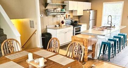 Avery Acres - Centrally Located w/ Pool Table