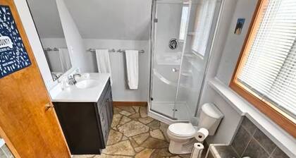 Avery Acres - Centrally Located w/ Pool Table