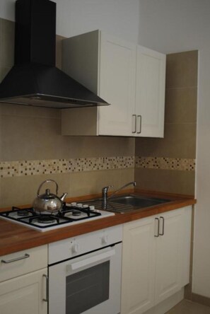Fridge, microwave, oven, stovetop - Elegant Luxury Retreat in the Heart of Bellagio Old Town (Bellagio)