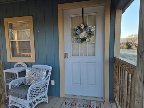 The Blue Goose, a charming house in Marshall, perfect for your getaway.