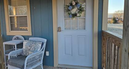 The Blue Goose, a charming house in Marshall, perfect for your getaway.