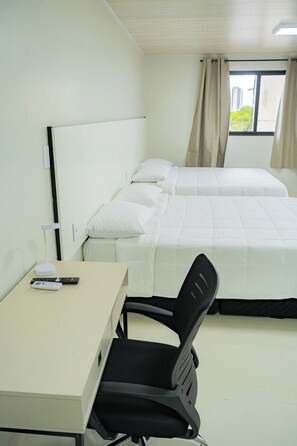 Executive Double Room | In-room safe, desk, laptop workspace, blackout curtains - MIRAFLORES HOTEIS (Macapá)
