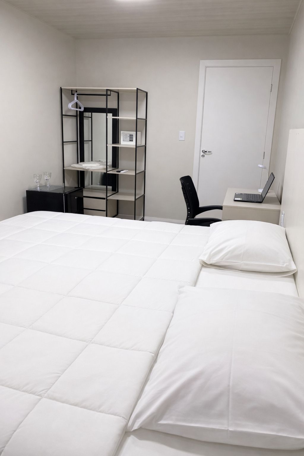 Habitación doble ejecutiva | Caja de seguridad en la habitación y escritorio 