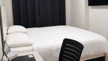 Habitación doble ejecutiva | Caja de seguridad en la habitación y escritorio