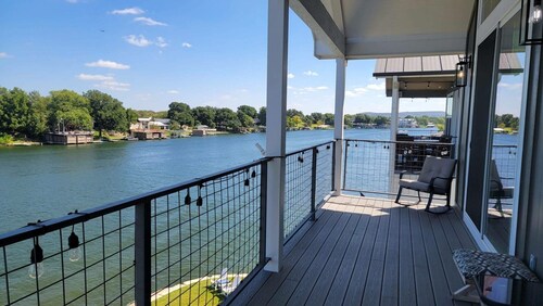 GiGi's Jewel +Lakefront +Elevator +Pool +Golf +Fun