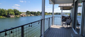 GiGi's Jewel +Lakefront +Elevator +Pool +Golf +Fun