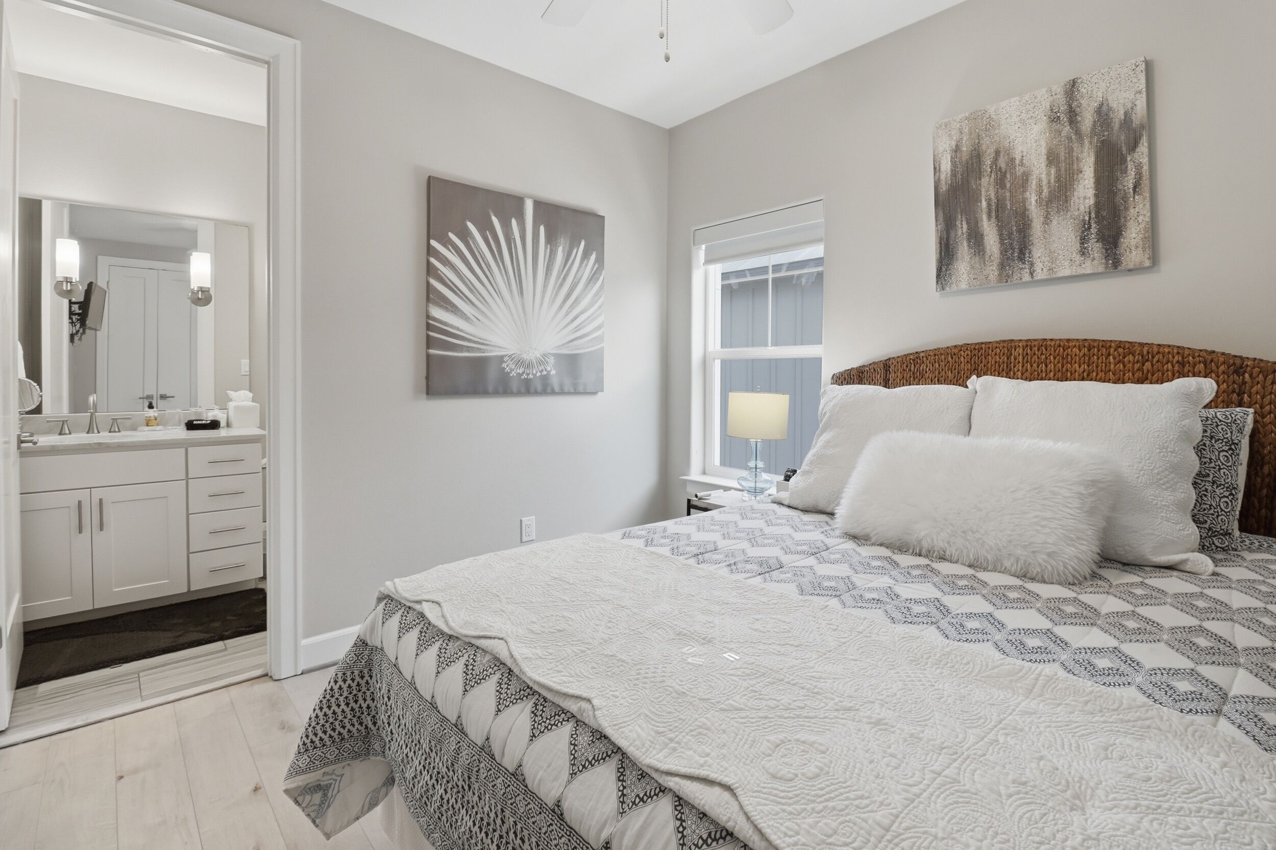 3 bedrooms, desk, iron/ironing board, free WiFi