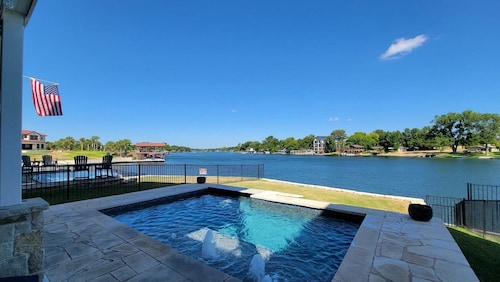 GiGi's Jewel +Lakefront +Elevator +Pool +Golf +Fun
