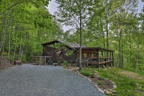 Exterior - A Mountaintop Chalet with Sunrise Views! Close to Chimney Rock and Lake Lure! (Hendersonville)