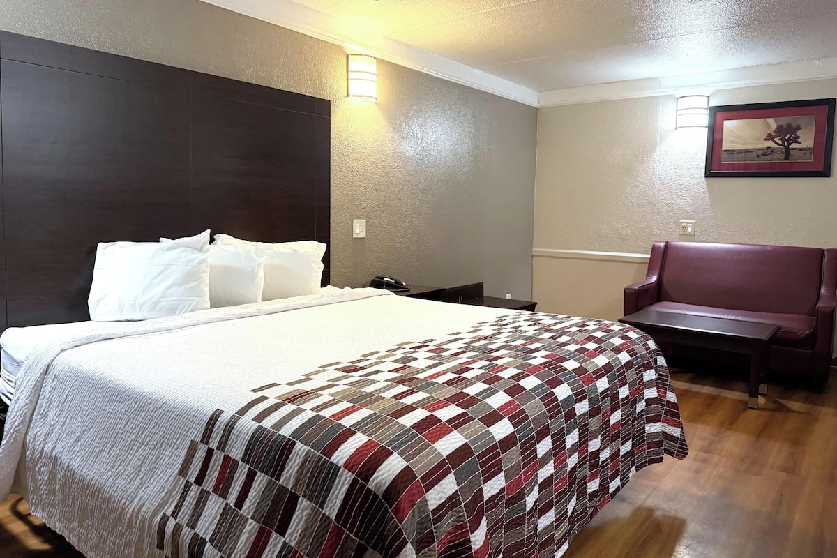 Desk, iron/ironing board, free WiFi, bed sheets