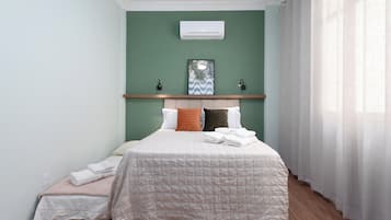 Apartamento | Cortinas blackout, ferros/tábuas de passar roupa, Wi-Fi de cortesia