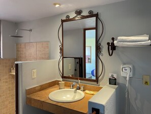 Kamar Double, balkon, pemandangan danau | Kamar mandi