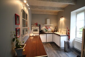 Microwave, oven, stovetop - Le Relais des Capucines (Ydes)