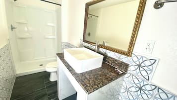 Deluxe Single Room | Bathroom