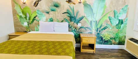 Deluxe Single Room | Desk, iron/ironing board