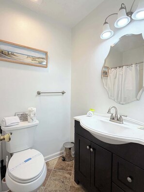 Shower, hair dryer - Cozy 2-Bedroom Duplex in Little River (Little River)