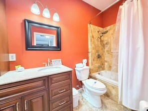 Shower, hair dryer - Cozy 2-Bedroom Duplex in Little River (Little River)