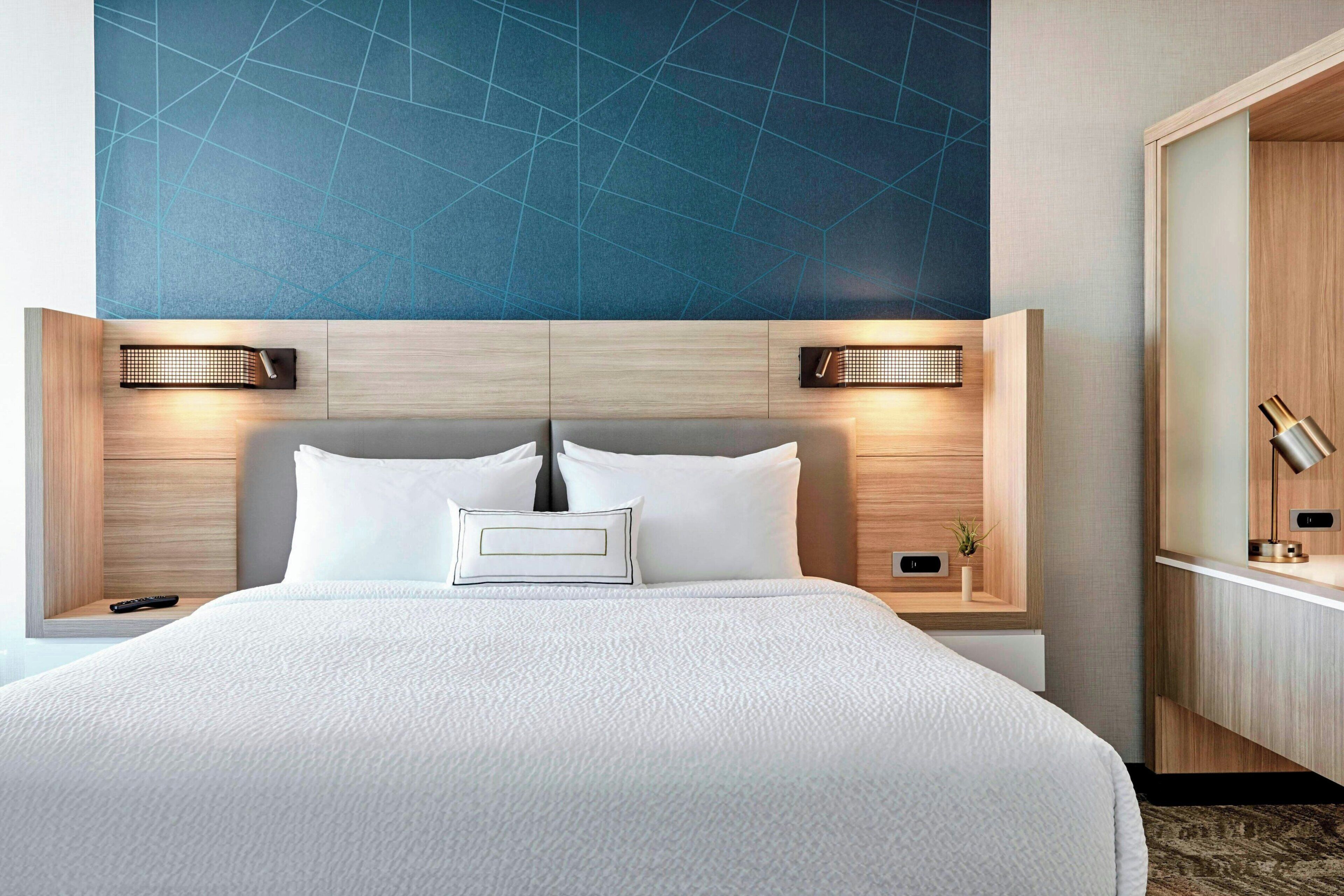 Desk, WiFi (free), bed sheets