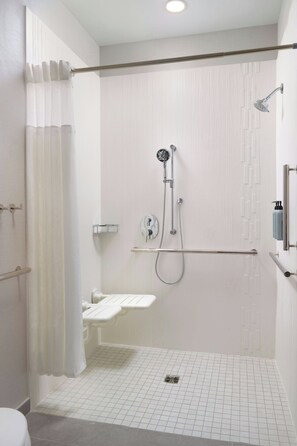 Hair dryer, towels, soap, shampoo - Courtyard By Marriott Birmingham Grandview (Birmingham)