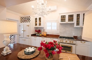 Fridge, oven, stovetop, dishwasher - Spacious Newly Renovated 5-bedroom Compound in Dunmore Town, Harbour Island (Dunmore Town)
