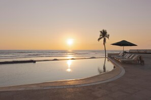 Outdoor pool - 3BDR Ocean front luxury APT in Acapulco Diamante (Acapulco de Juárez)