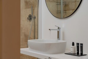 Shower, hair dryer, bidet, towels - Emerald PR88| Luxury Apartment in Porto Rotondo (Porto Rotondo)