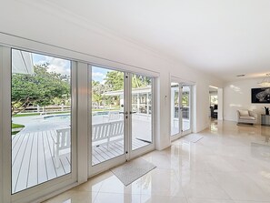 Interior - Waterfront, Pool, Walk to Beach: Prime Location (Fort Lauderdale)