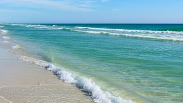Condo (2 Bedrooms) | Property amenity