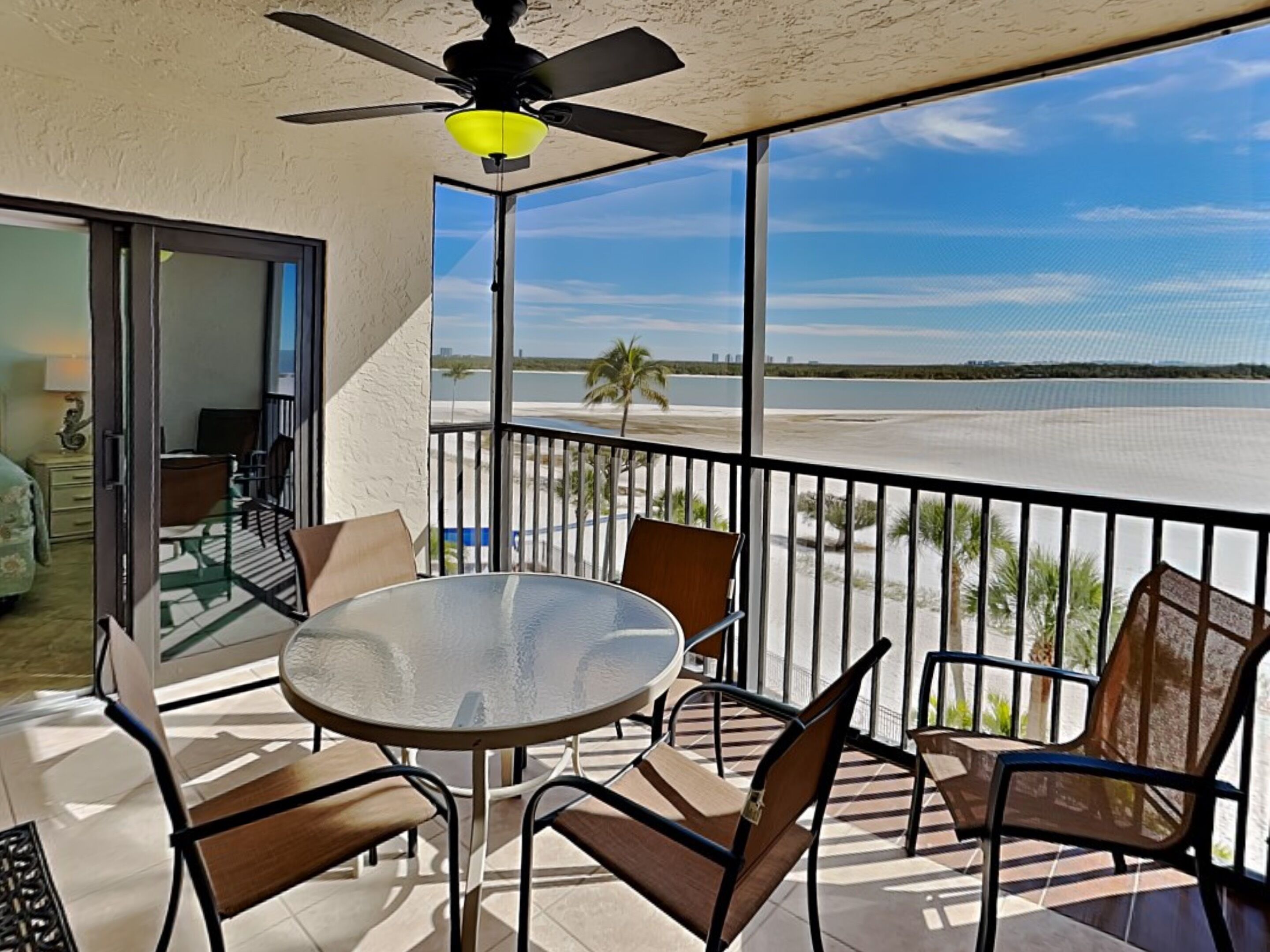 Condo (2 Bedrooms) | Front of property