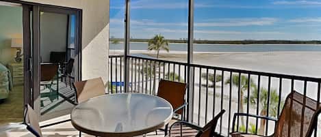 Condo (2 Bedrooms) | Front of property