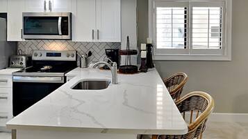 Condo (2 Bedrooms) | Property amenity