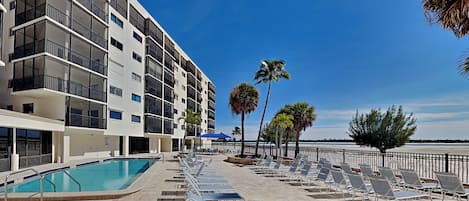Condo (2 Bedrooms) | Property amenity