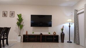 Interior - Spacious 3 BR Family Townhome in Gated Community - Pool, Gym, Minutes to Disney! (Kissimmee)